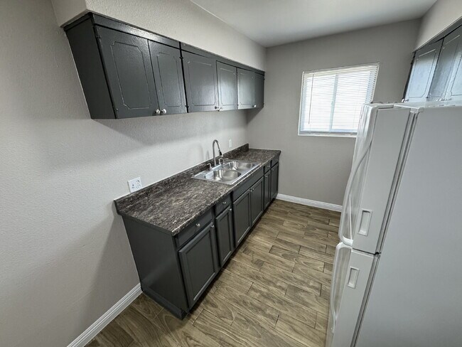 Building Photo - Affordable 2 Bed | 1 Bath Multi-Family Unit – Las Vegas