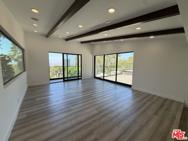 Building Photo - 3565 Multiview Dr