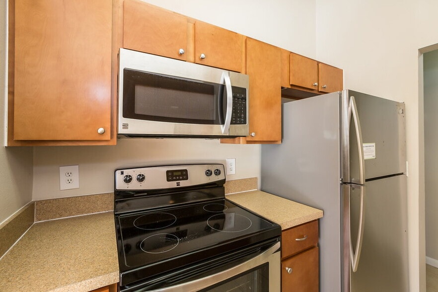 Building Photo - 317 Regal Park Dr