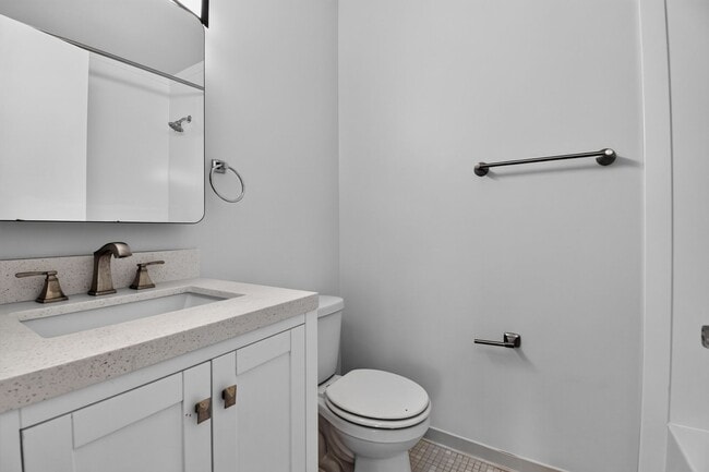 Building Photo - Welcome home to this light-filled, updated 4Bd/3.5Bth brick TH nestled in the sought-after Boniwo...