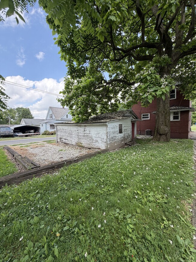 Building Photo - 521 Garfield St