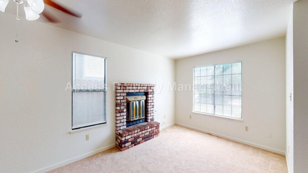 Building Photo - 1535 Springville Way