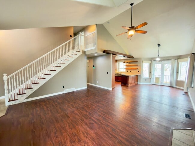 Building Photo - 317 W Farmside Dr