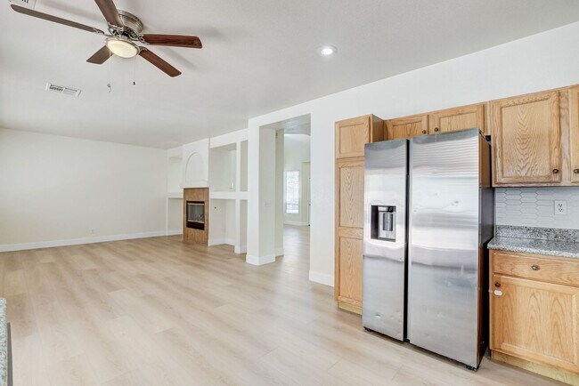 Building Photo - TOPAZ