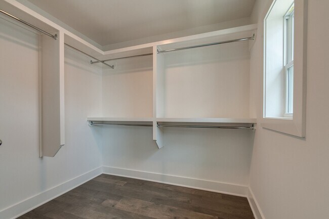 Building Photo - 700 James Ave