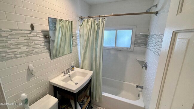 Building Photo - 115 3rd Ave