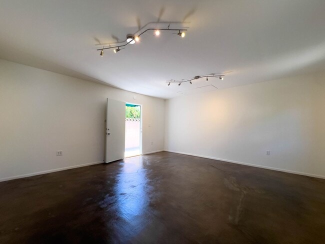 Building Photo - Storybook 3BR Home in Pretigious Rossmoyne...