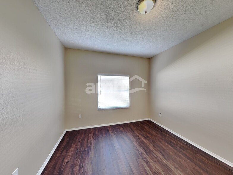 Building Photo - 823 Springwood Cir