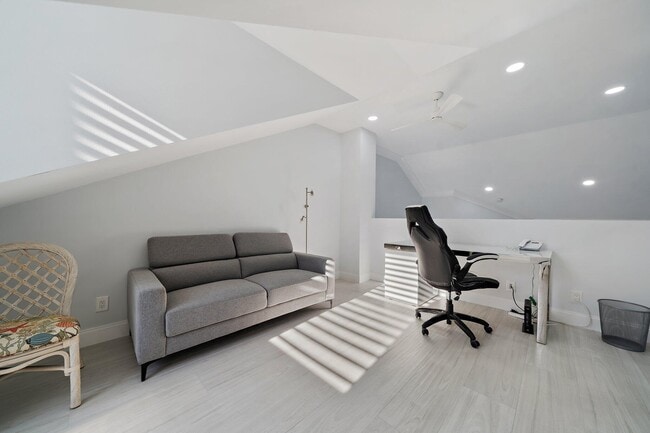 Building Photo - 3902 Fairway Dr N