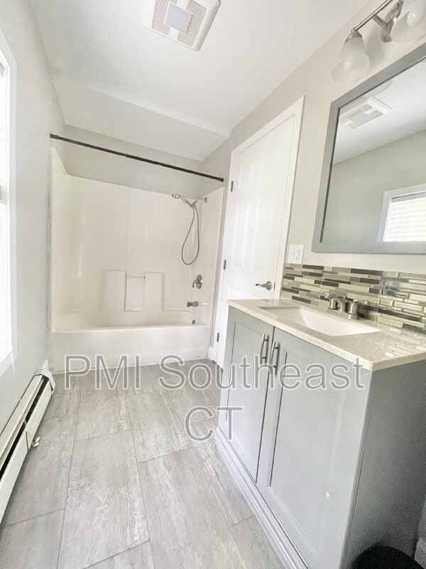 Building Photo - 253 Yantic St