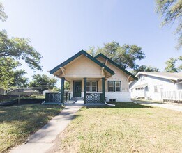 Building Photo - Spacious 3 Bedroom 1 Bathroom Home
