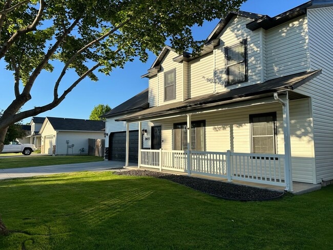 Primary Photo - Beautiful 4 bedroom, 2.5 bath home