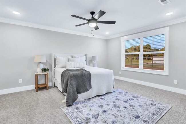 Building Photo - 166 Sango Dr