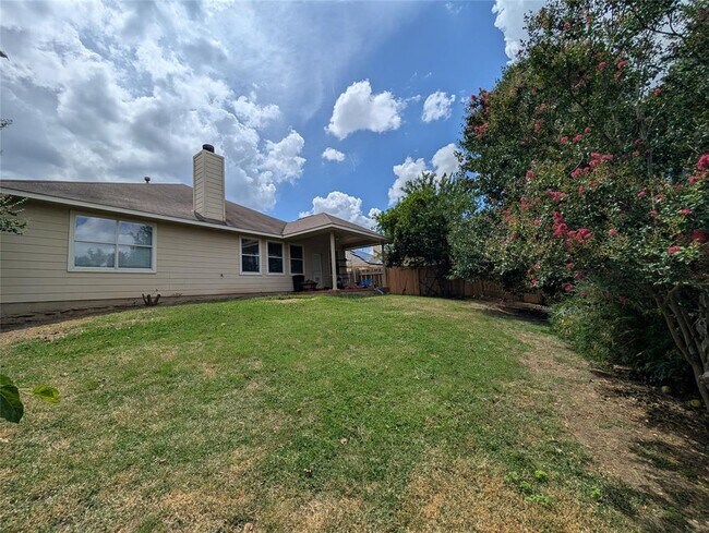 Building Photo - 370 Spring Dr