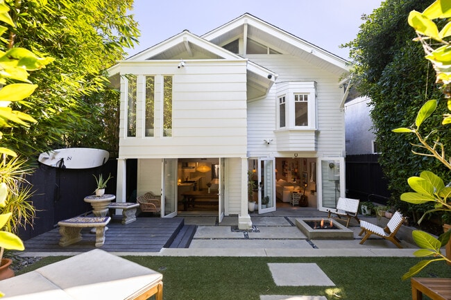 Building Photo - 241 Windward Ave