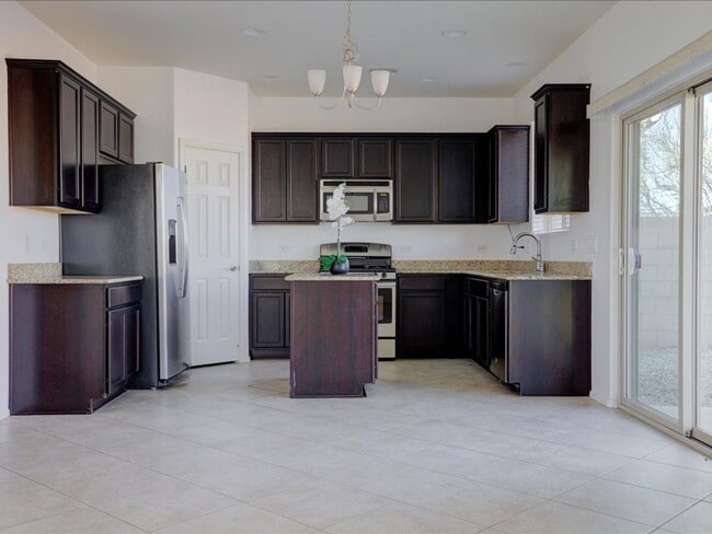 Building Photo - 3 Bedroom 2 1/2 Bathroom