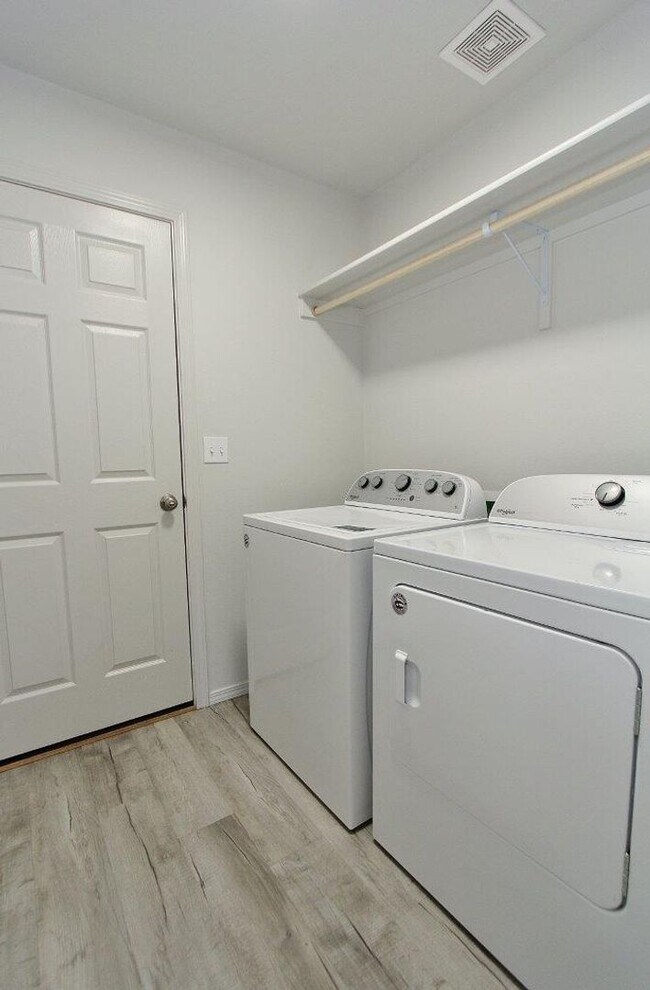 Building Photo - Single-Level Home In Quiet Neighborhood