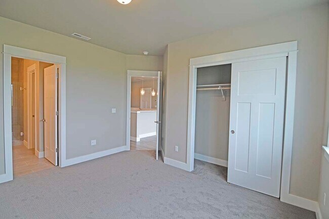 Building Photo - Luxury Four Bedroom with Farmland Views