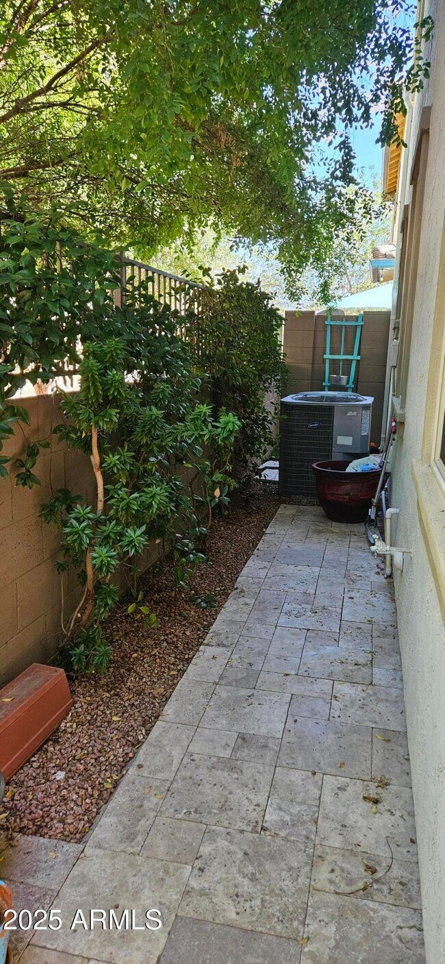 Building Photo - 4656 E Tierra Buena Ln