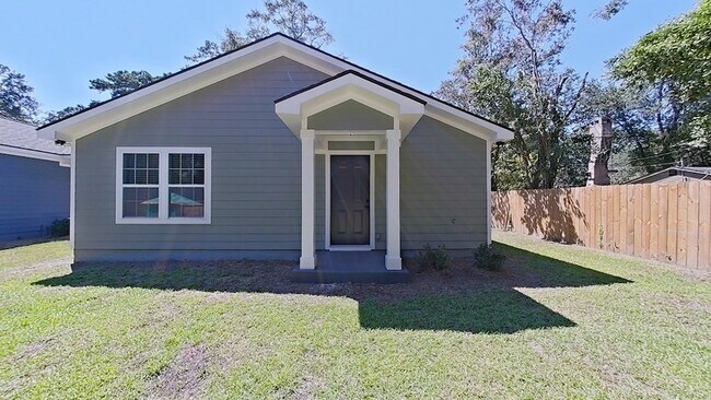 Building Photo - 211 Lucy St
