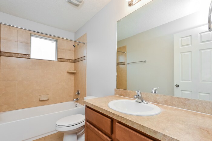 Building Photo - 3941 Heathcote Dr