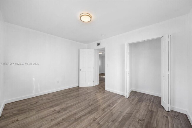 Building Photo - 842 SW 3rd St