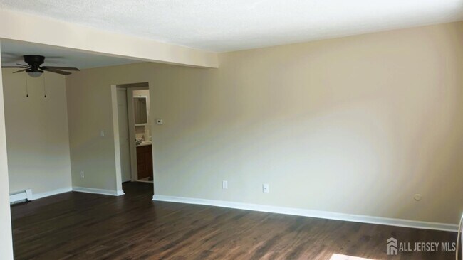 Building Photo - 117 Cricket Ln