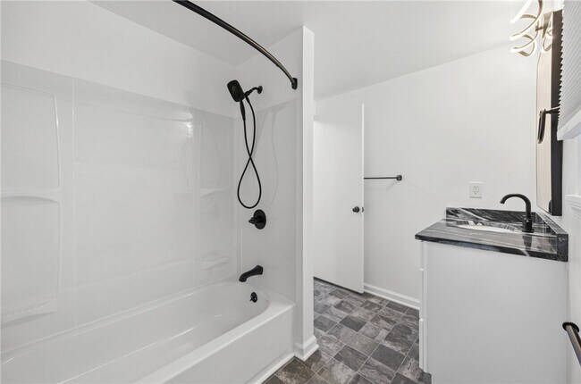 Building Photo - 49 Bucklebury Hill