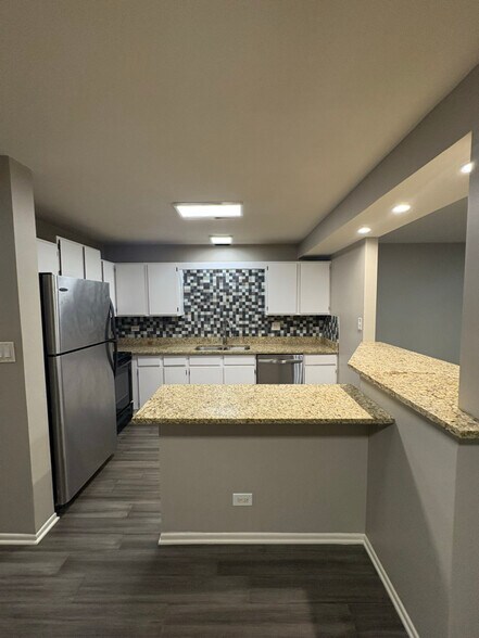 Building Photo - 1324 Geneva Dr