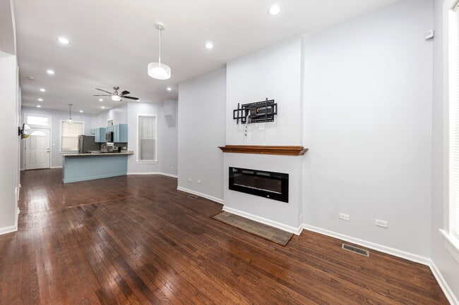 Building Photo - 6543 S Drexel Ave