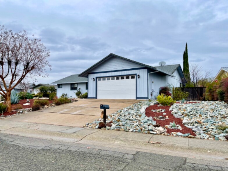 Building Photo - 3640 Elizabeth Way
