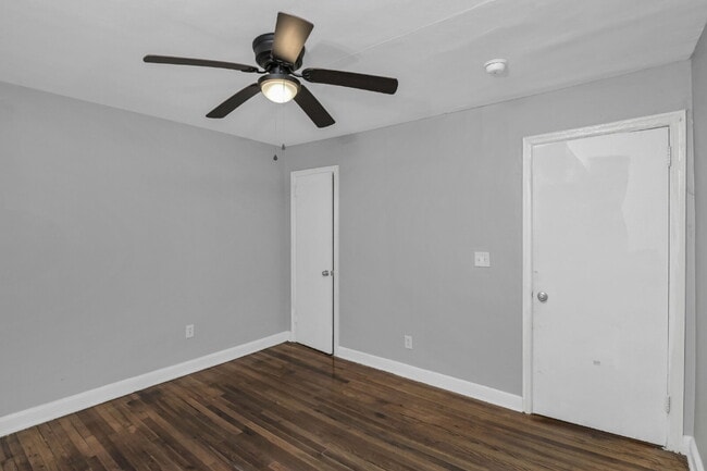 Building Photo - Cozy 2 Bedroom Home with Large Yard | Move-In Ready