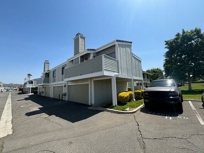 Primary Photo - 2 Bedroom Condo for Rent in Canyon Country!