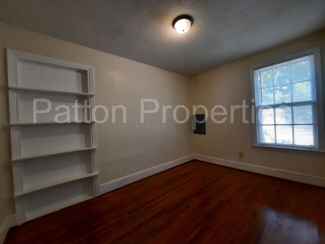 Building Photo - College Place Home