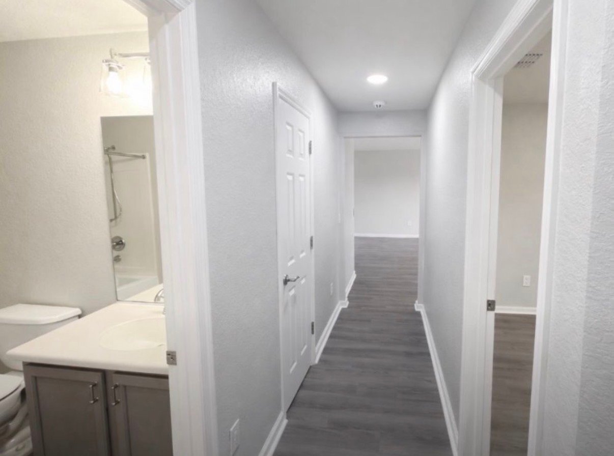 Building Photo - 5651 SW 40th Pl
