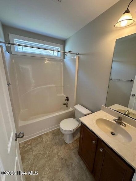 Building Photo - 305 Falcon Bridge Dr