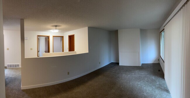 Building Photo - 1323