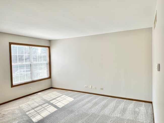 Building Photo - 540 N Crystal Ave