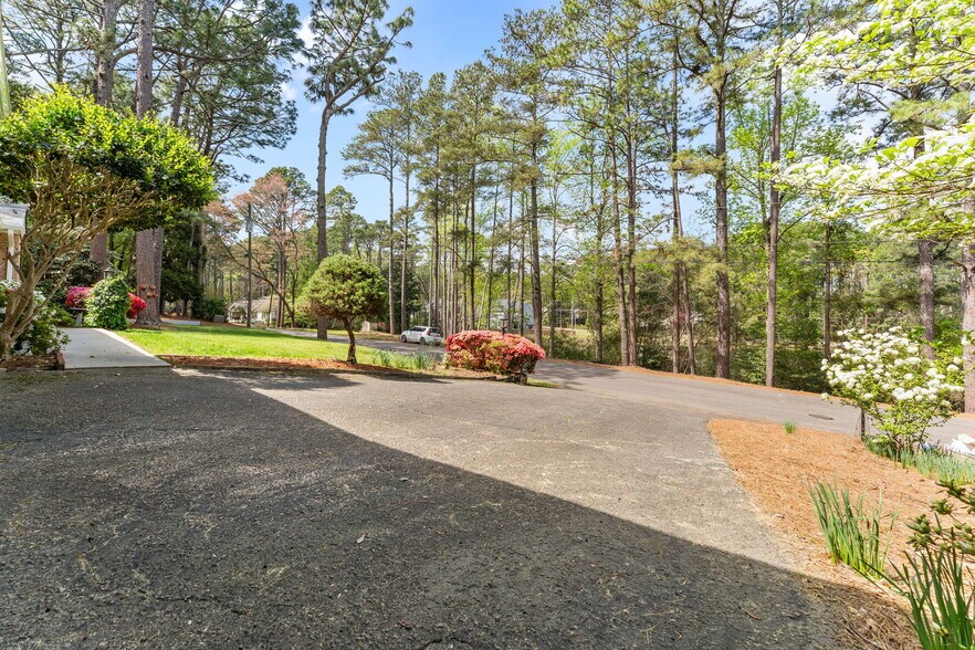 Building Photo - 1055 Inverness Rd