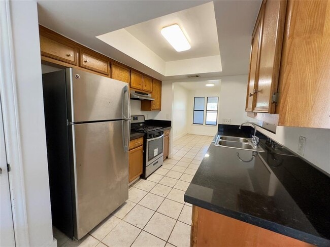 Building Photo - 2110 Meadow Brook Dr