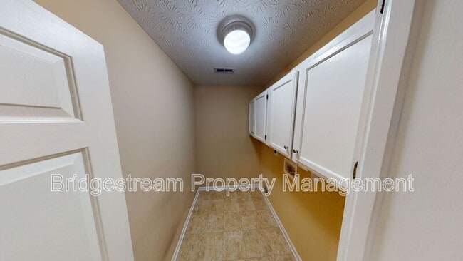 Building Photo - 2173 Pacer Trail
