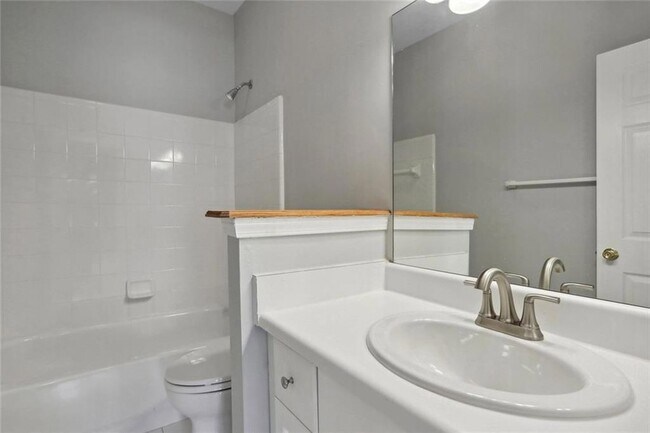 Building Photo - 206 Spring Heights Ln