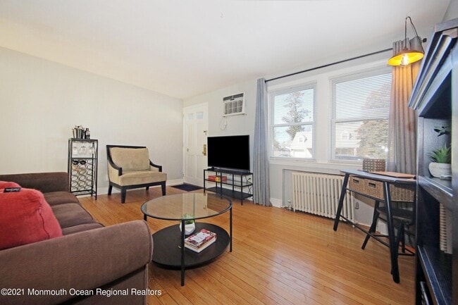 Building Photo - 16 Oldfield Pl