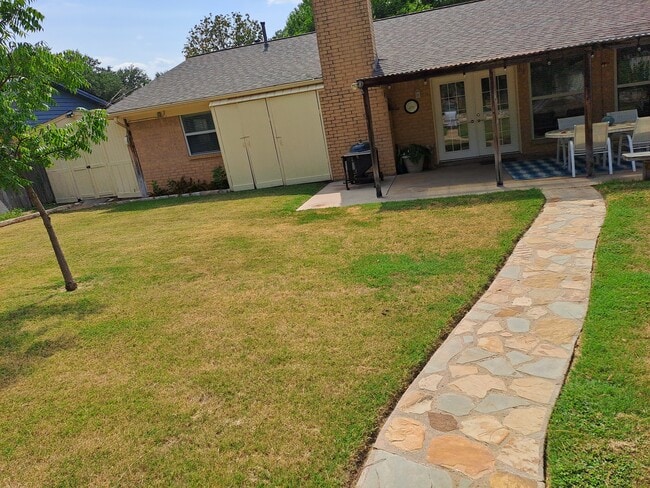 Building Photo - 2120 Mountainview Dr