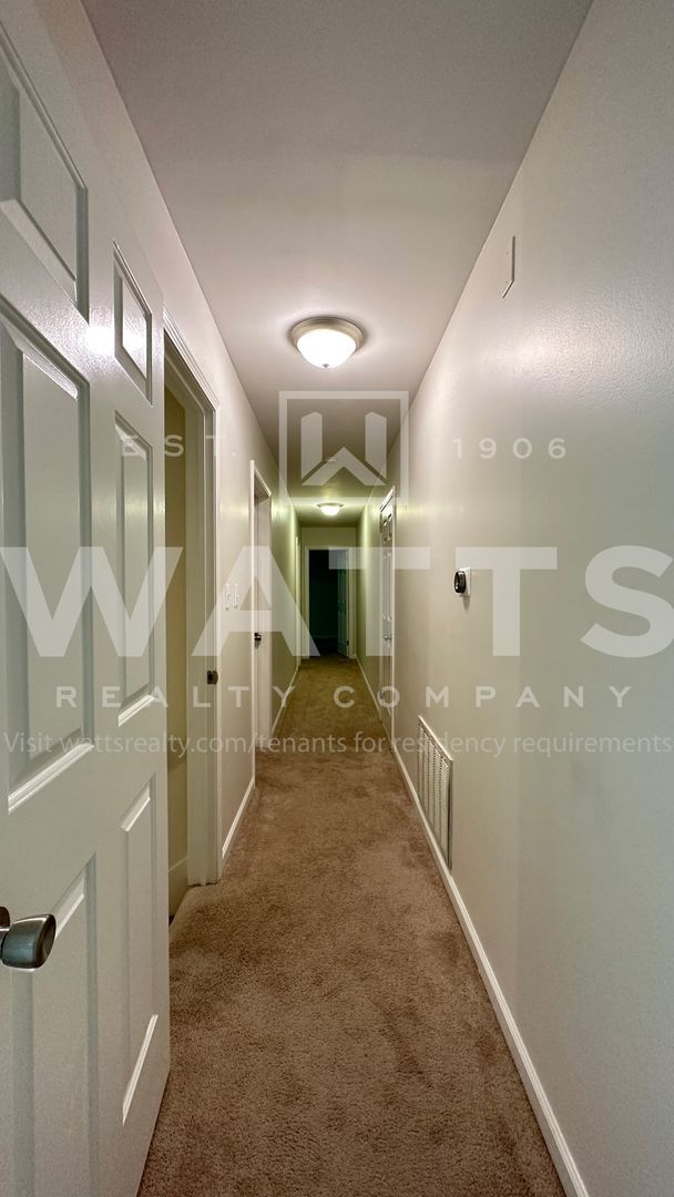 Building Photo - 4 Bedroom, 4.5 Bath Home in Heart of Hoover