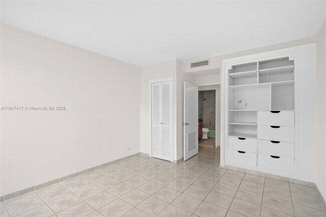 Building Photo - 1408 Brickell Bay Dr
