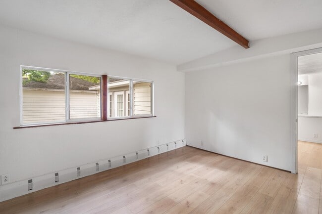 Building Photo - 108 7th St