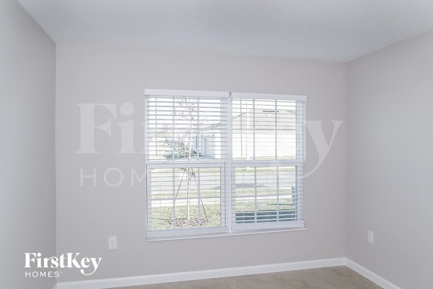 Building Photo - 445 Earhart Dr