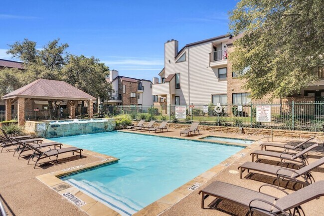 Building Photo - 2309 Balsam Dr