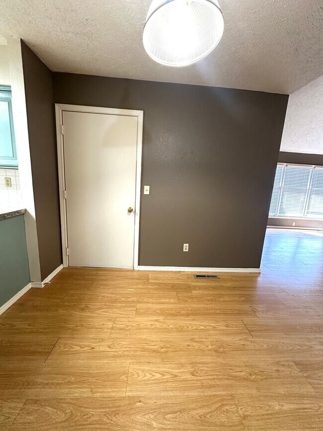 Building Photo - S0261-MF2